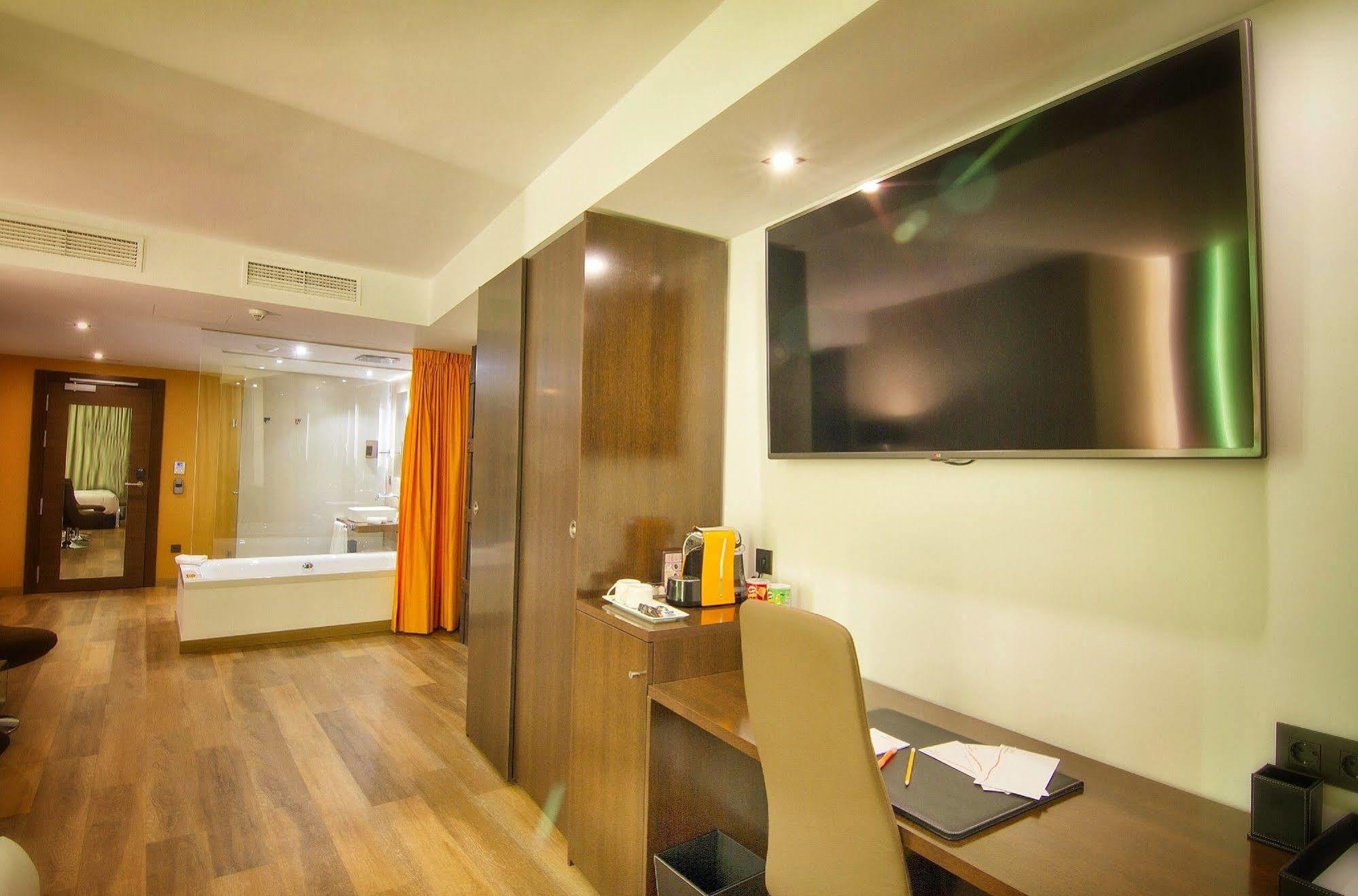 Mb Boutique Hotel - Adults Recommended Nerja Buitenkant foto